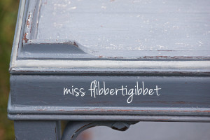 Pretty Milk Paint Table (MMS Dried Lavender)