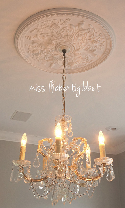 gray-coral-bedroom-chandelier